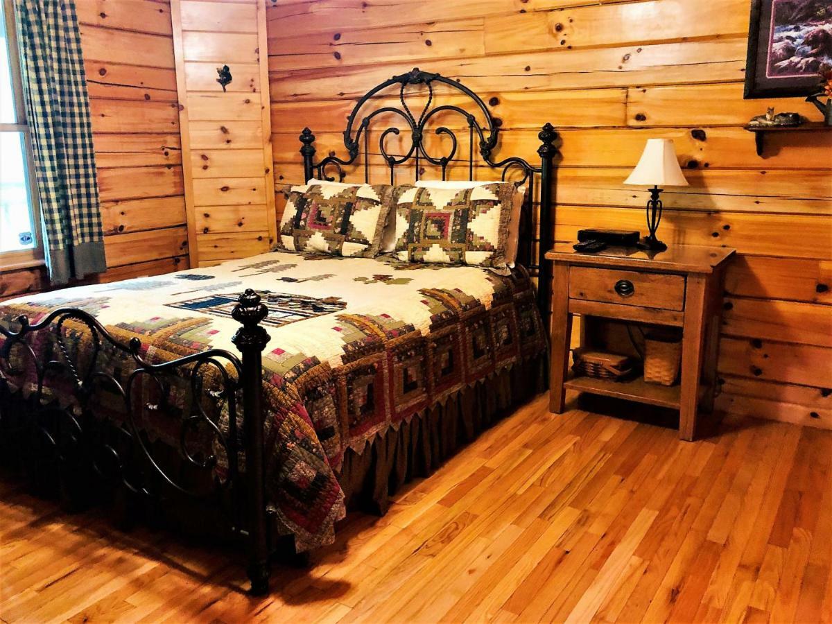 Bear Pleasures Cabin Villa Gatlinburg Eksteriør billede